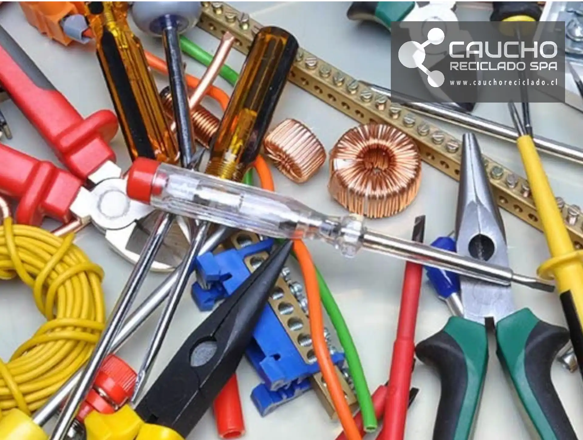 Caucho Antideslizante Reciclado: Revestimiento de Seguridad para Herramientas Eléctricas