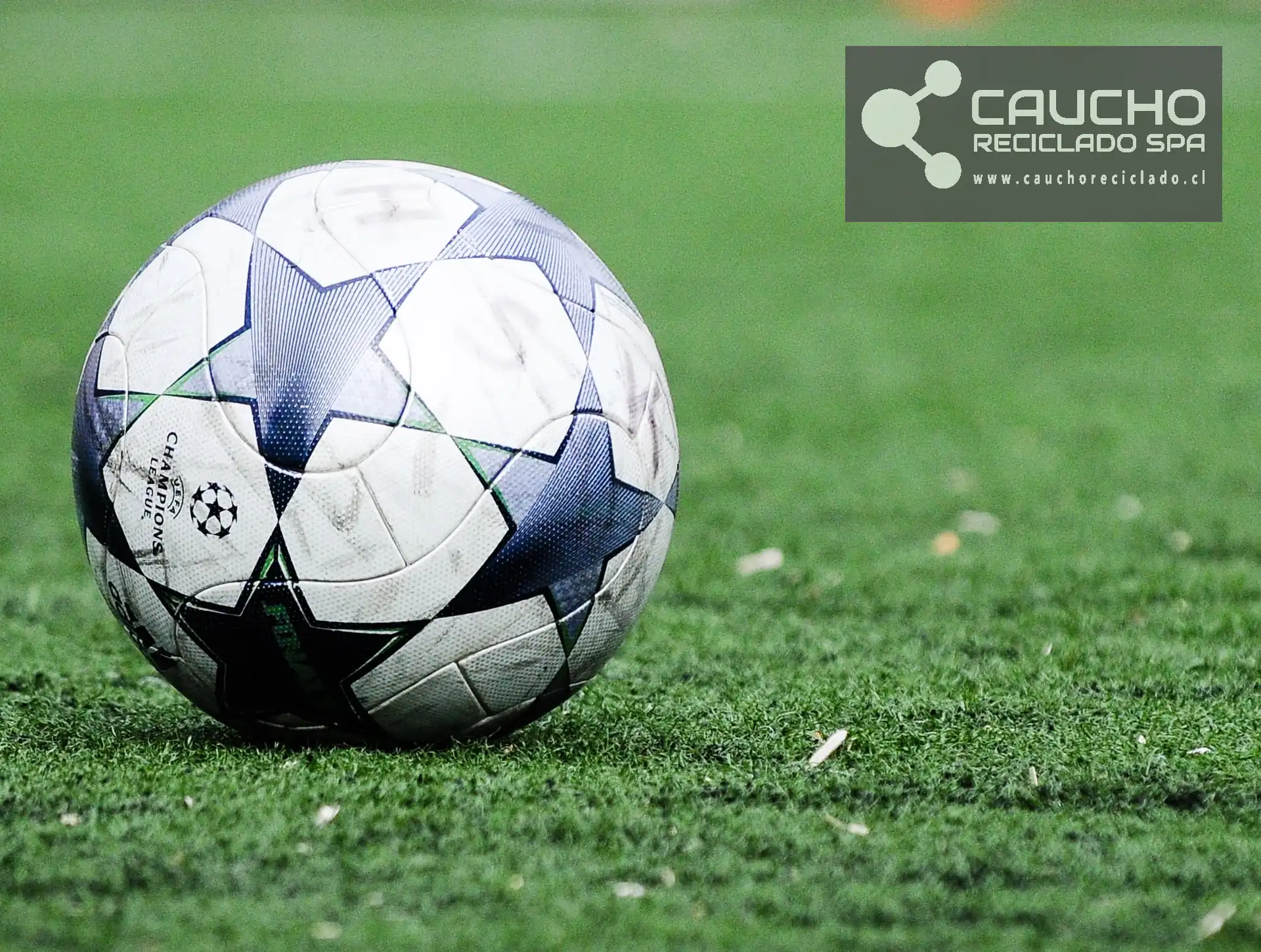 Caucho Sintético para Canchas de Fútbol: Guía del Caucho Molido para Césped Sintético
